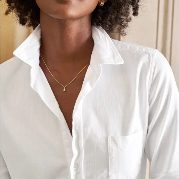 Frank & Eileen BARRY Tailored Button-Up Shirt. White Distressed Denim. Large. - Picture 14 of 15